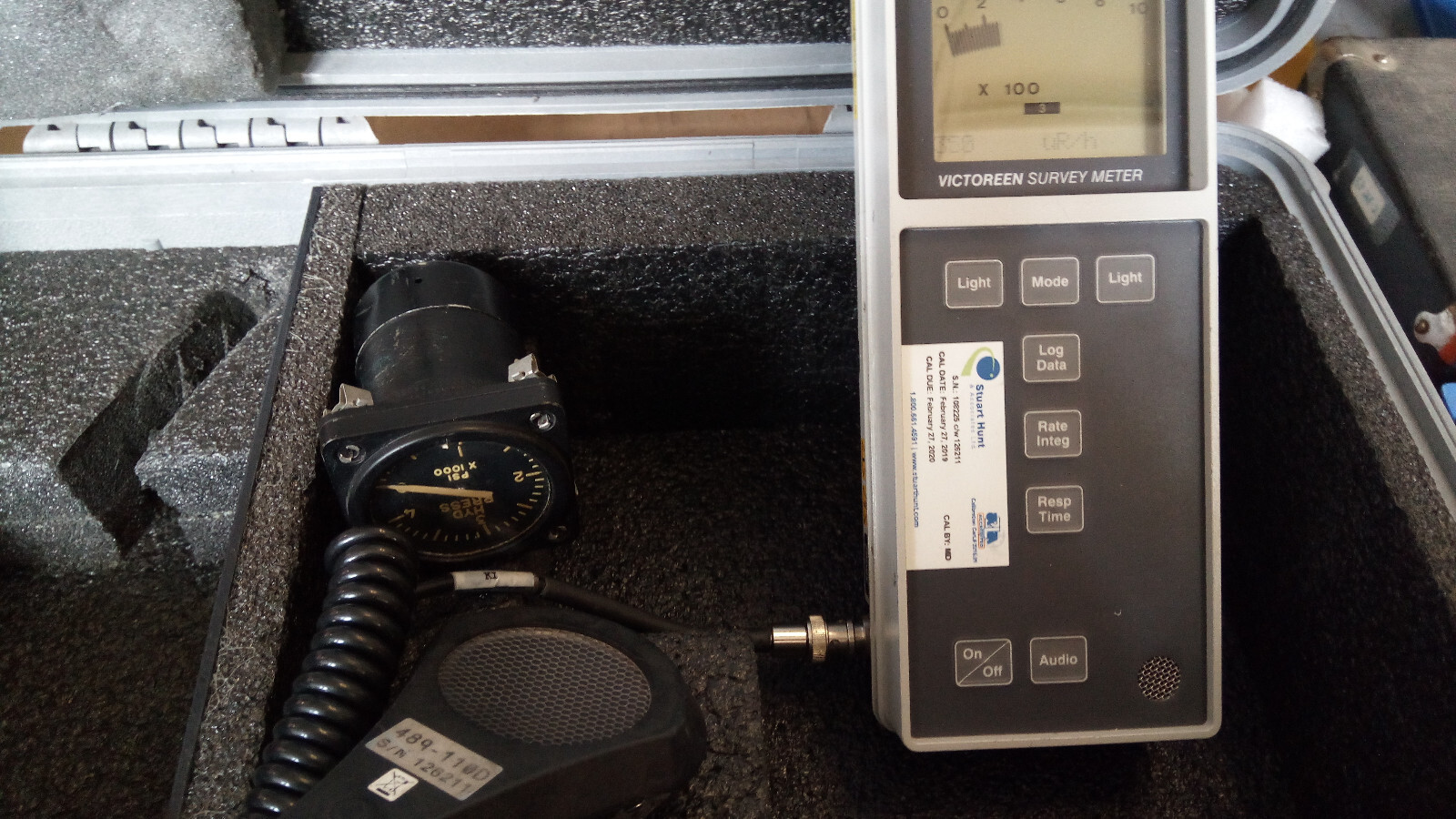 Fluke 190 Geiger Counter / Radiation meter / Pancake probe W check source