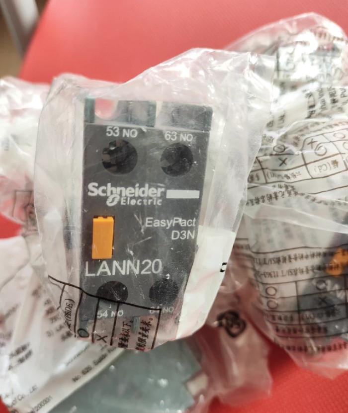 1PC NEW Schneider Auxiliary contact of the contactor LANN20N LANN20 2NO #YY