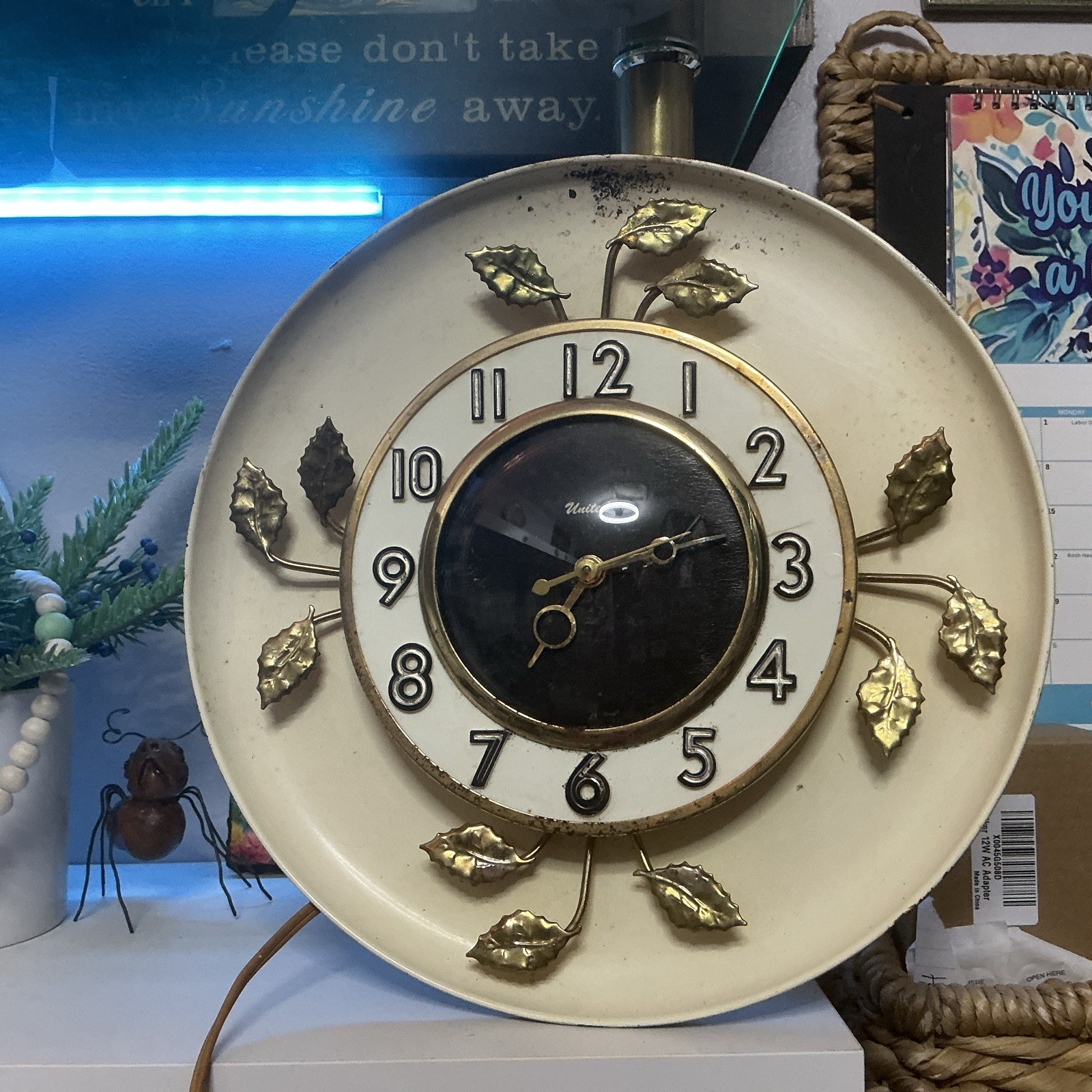 Vintage United Metal Model 45 Electric Wall Clock Brass Leaves w/ Tags Works