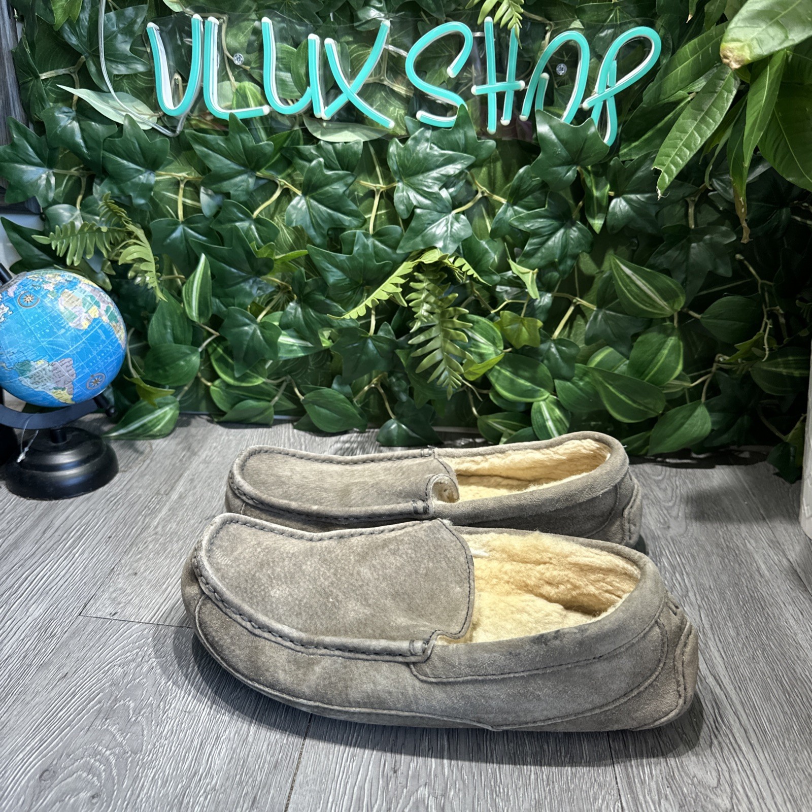 UGG Australia Ascot Suede Slipper 5775 Gray sheepskin lined Size 10