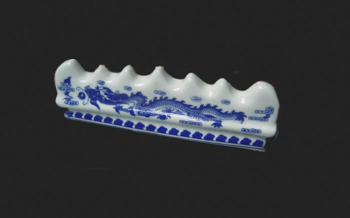 BLUE AND WHITE PORCELAIN BRUSH REST WITH DRAGON PATTERN Brush Placement Product