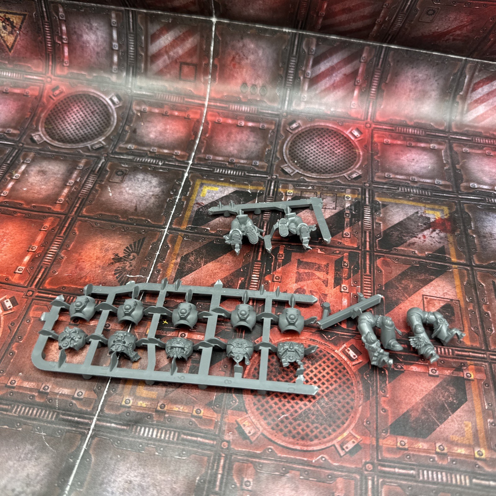 Warhammer 40K Lot Of Blood Angels Bits OOP Sanguinary Guard Torsos Legs Kt782