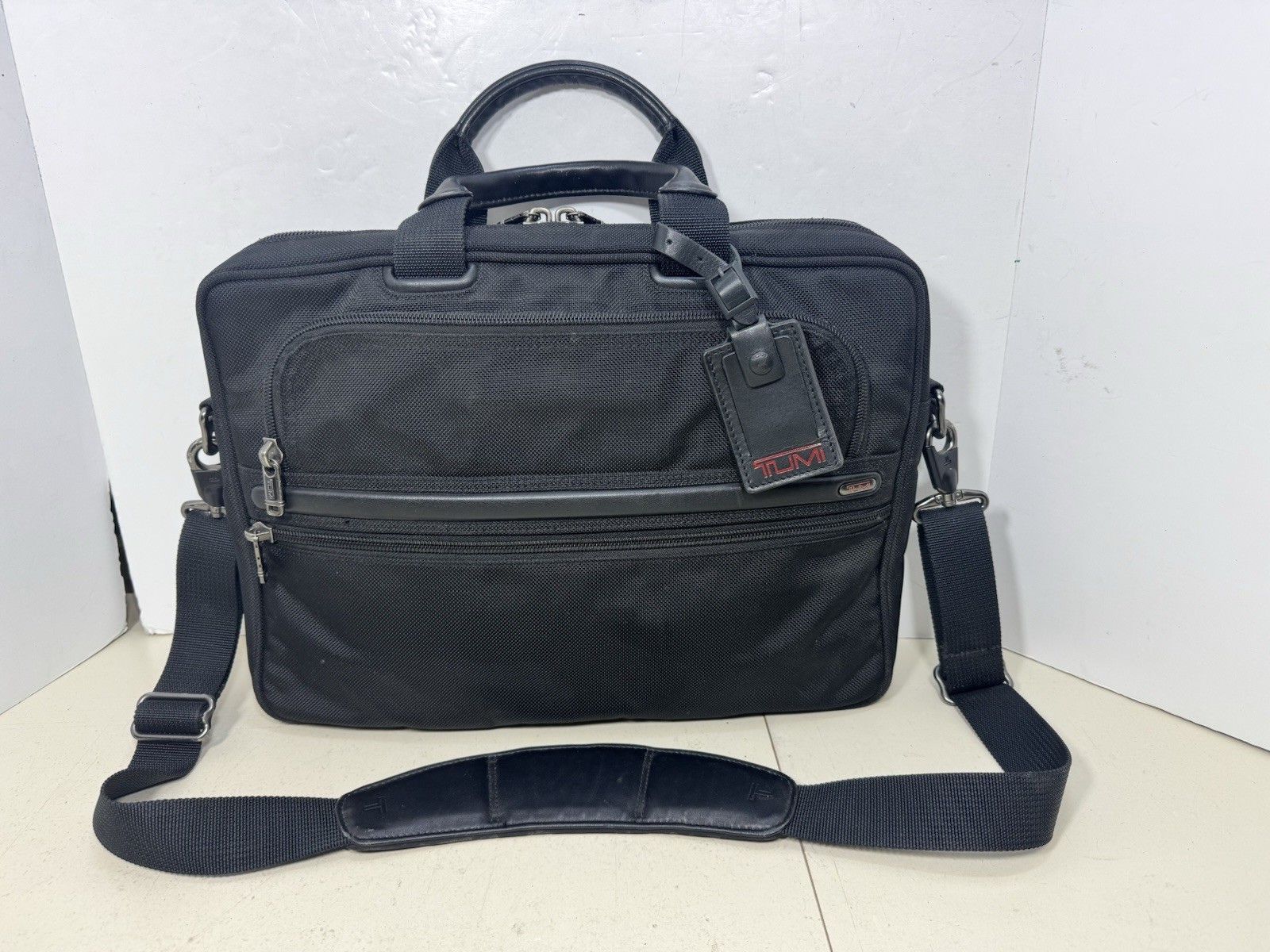 Tumi Laptop Shoulder Bag Padded Nylon Black T-pass (Rv)