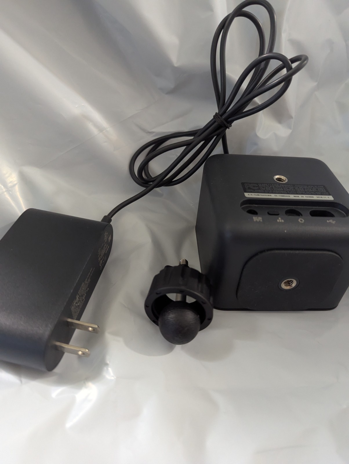 HTC Vive VR Base Stations 1.0 Power Base Adapter for Original headset Wall mount