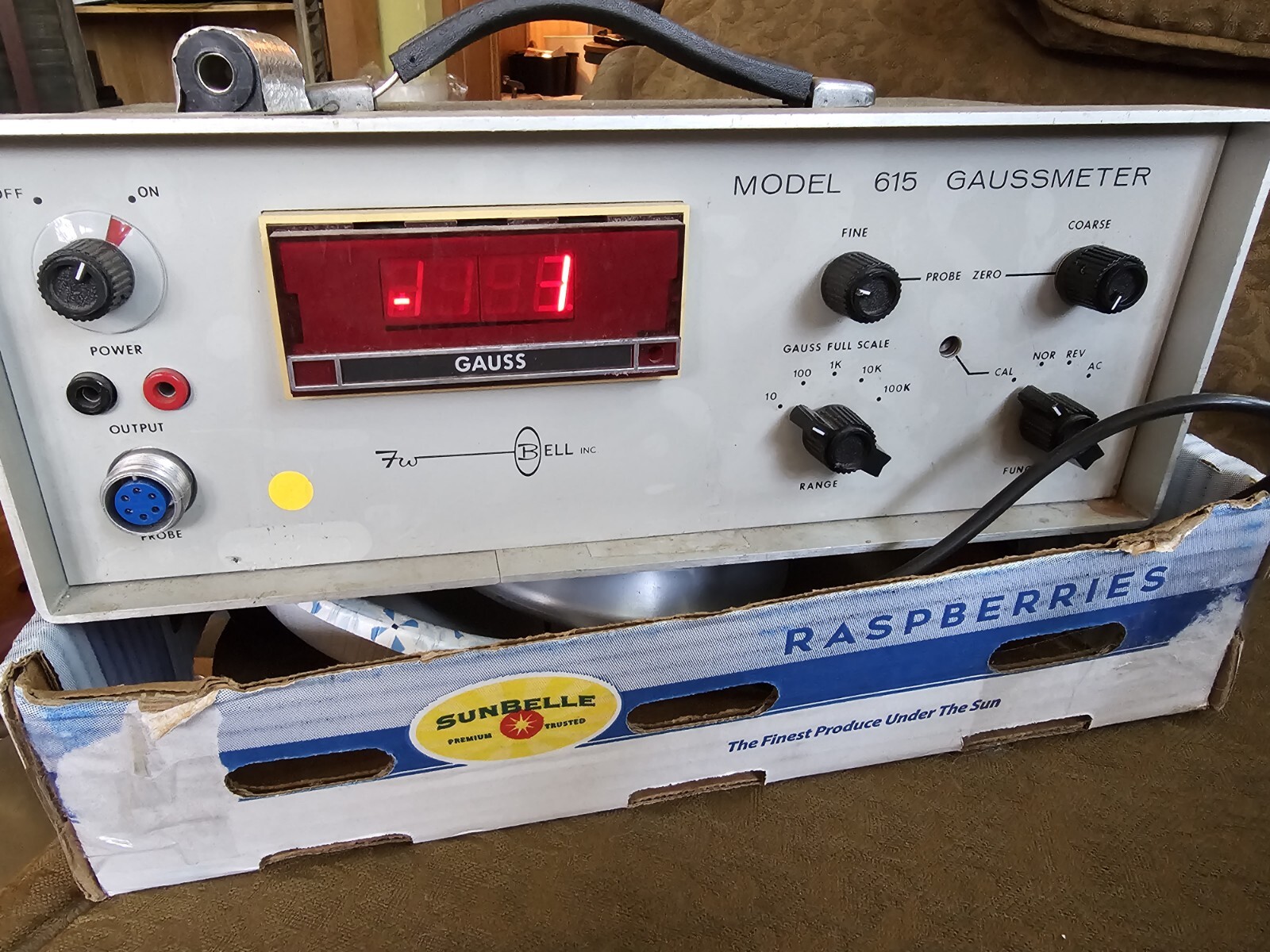 F.W. Bell Inc. Gauss meter Model 615/488  S4105 GAUSSMETER
