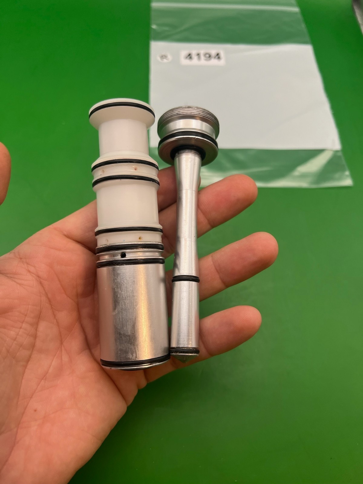 Smart Parts Shocker Bolt Kit Delrin Can