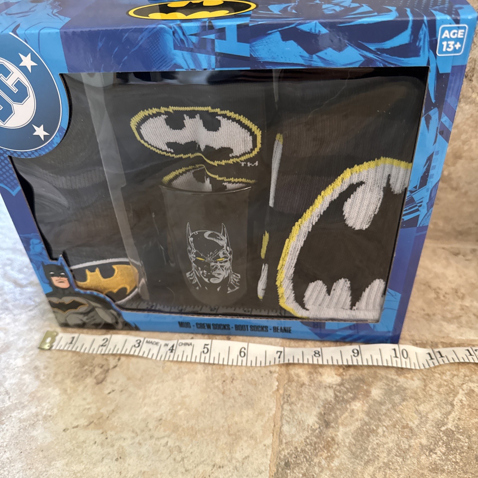 DC Comics Batman Men’s Gift Set Beanie Hat-crew And Boot Socks & Mug Box Set