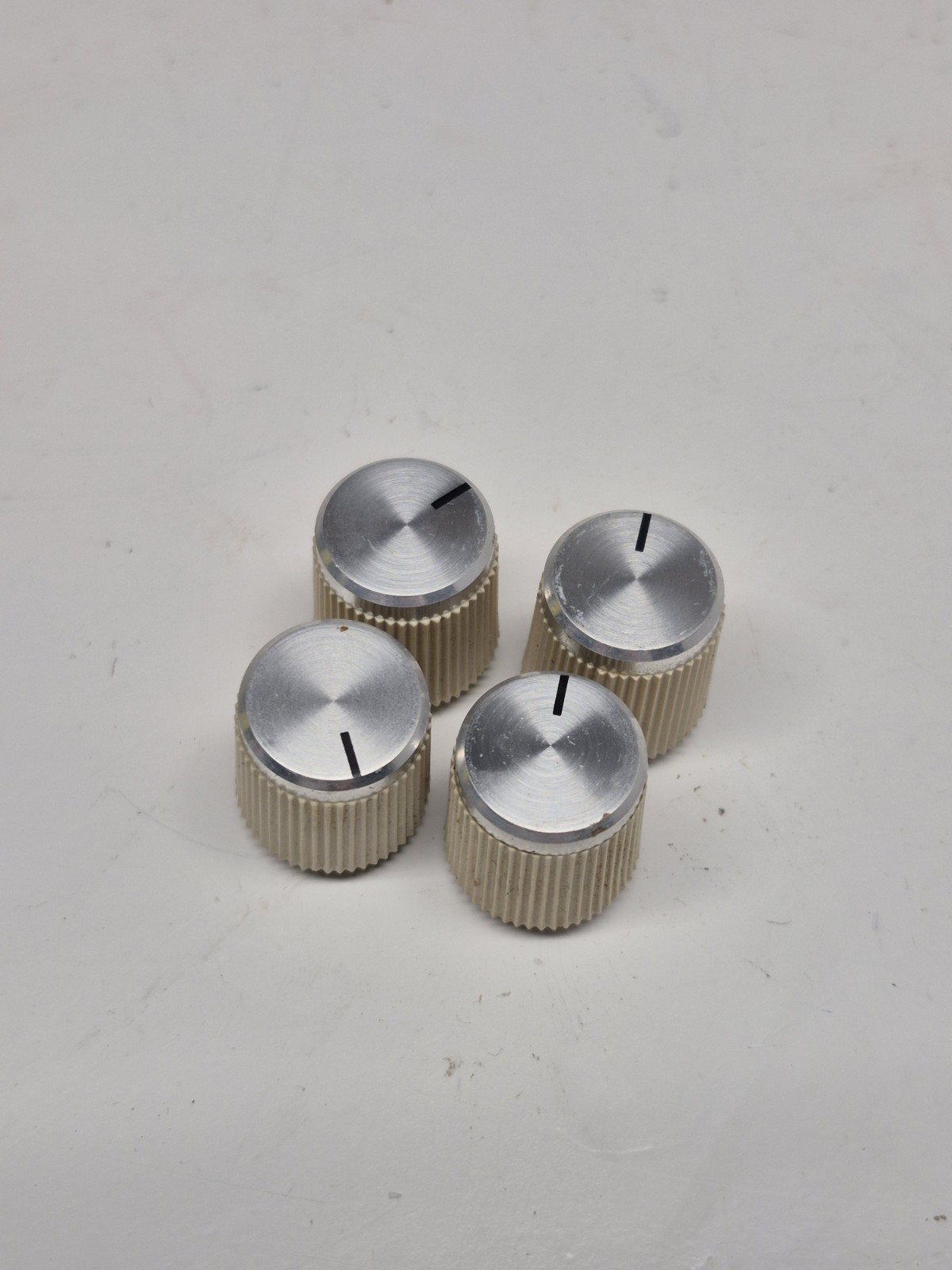 KLH MODEL 20 Turntable Knobs