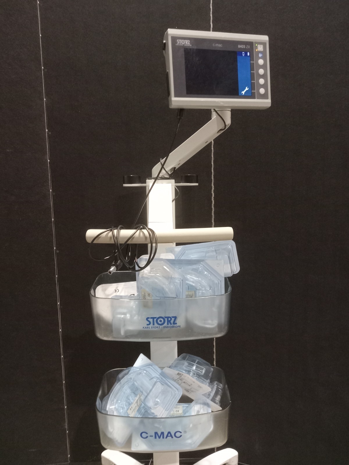Karl Storz 8403 ZX C-MAC Monitor w Stand- DC
