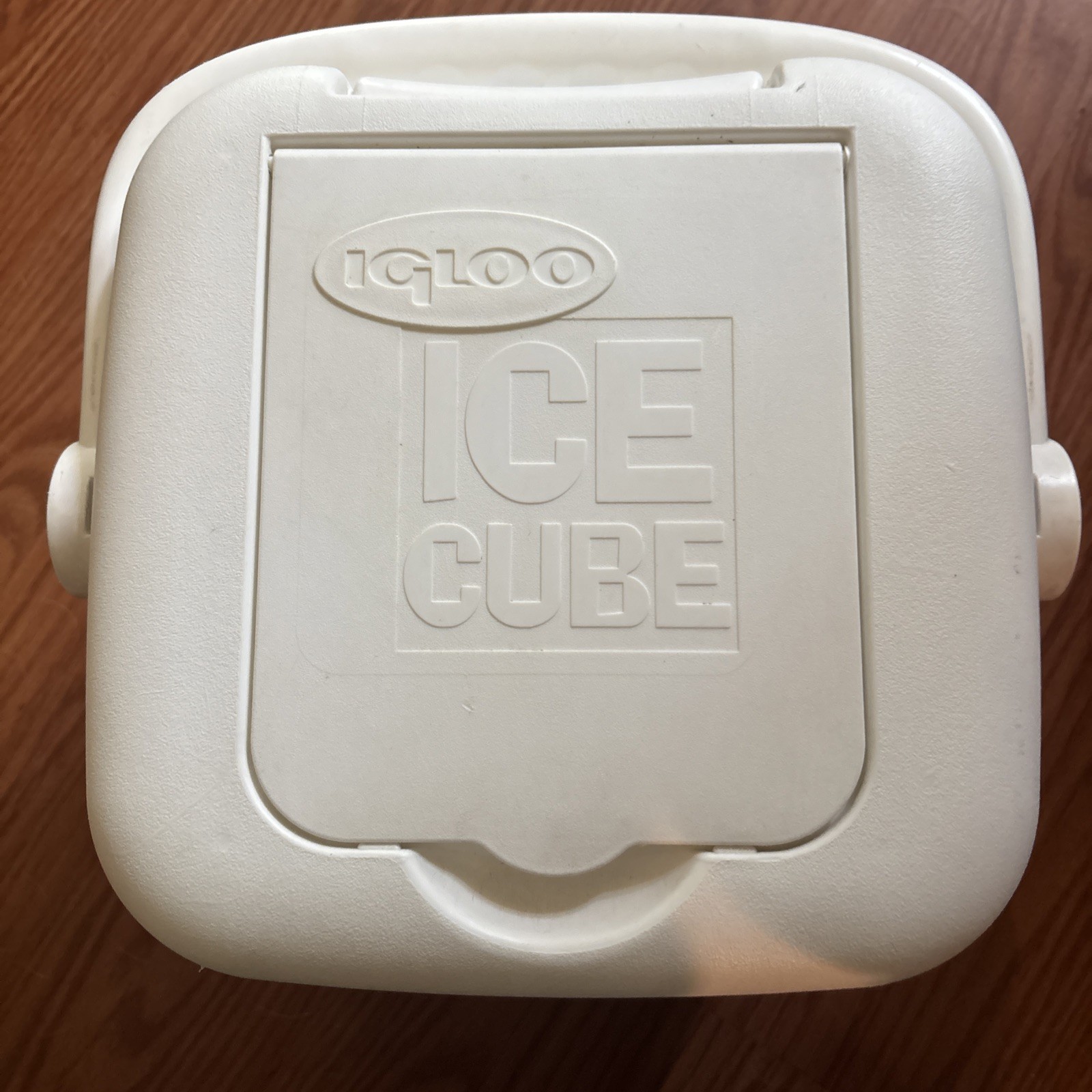 Igloo Ice Cube 12 Quart 14 Can Plastic Cooler Blue White Top Compartment Handle