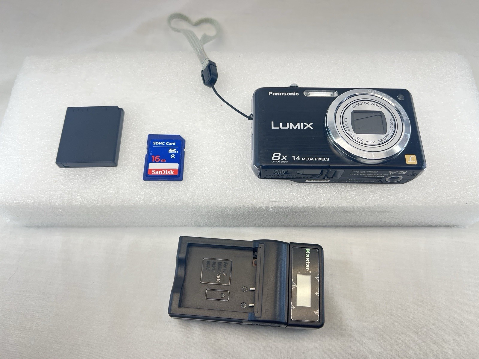 Panasonic Lumix DMC-FH20 Digital Camera; Battery, Charger, SD Card 14 MP