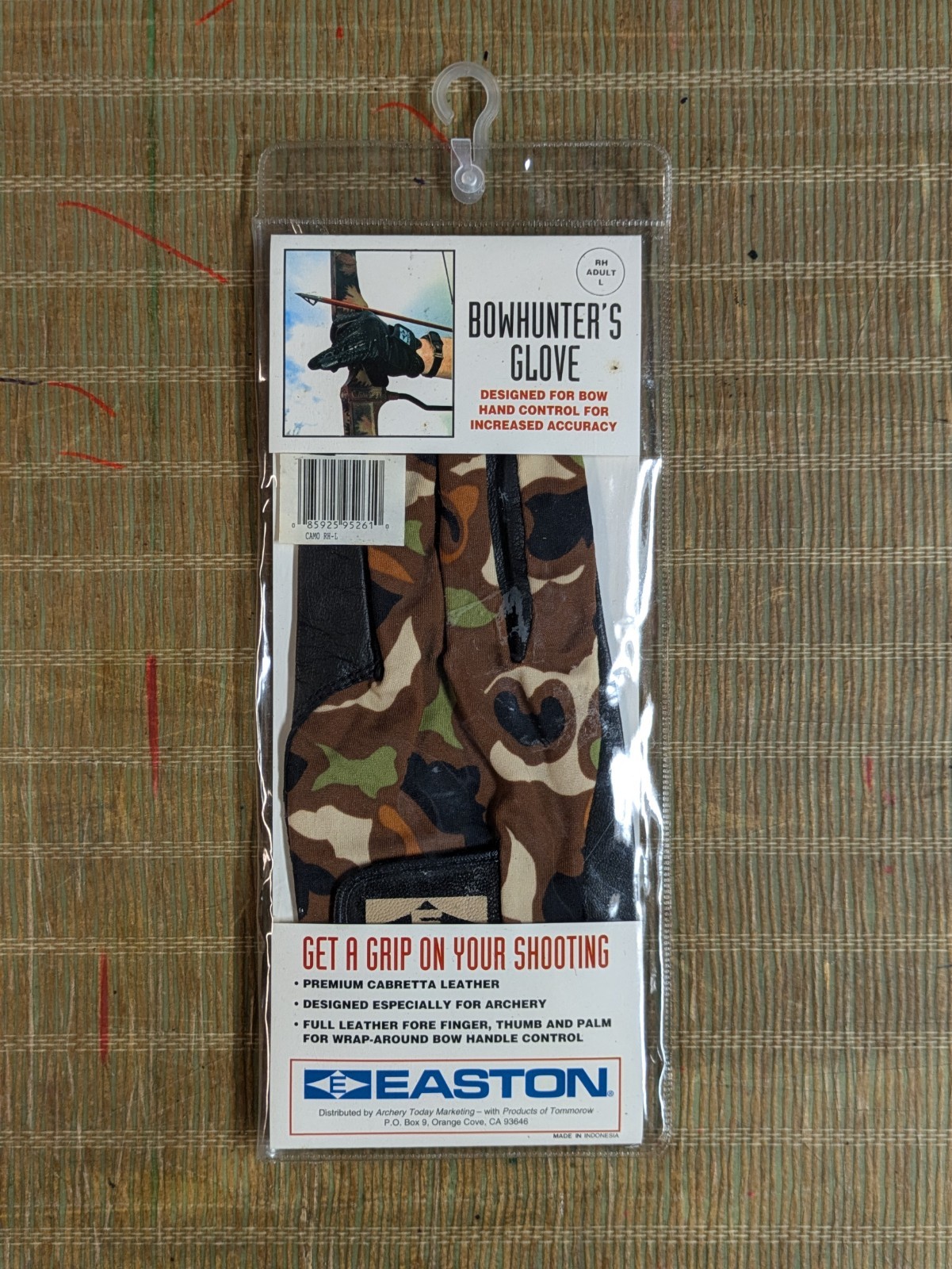 Easton Leather Adult Large RH Bowhunters Glove  Brand New Unopened 