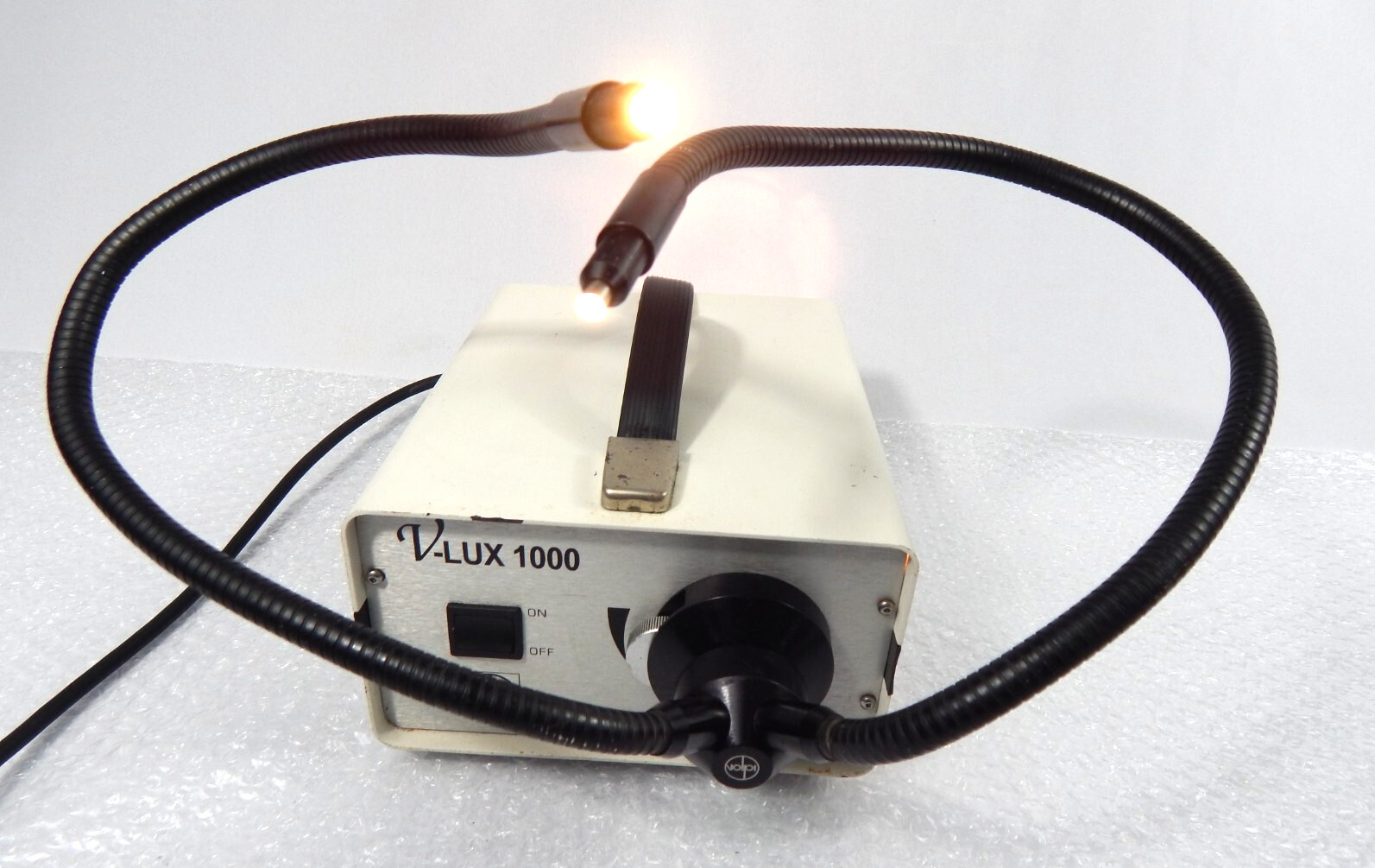 V-LUX 1000 LIGHT SOURCE W/ 2 FIBER OPTIC LIGHTS
