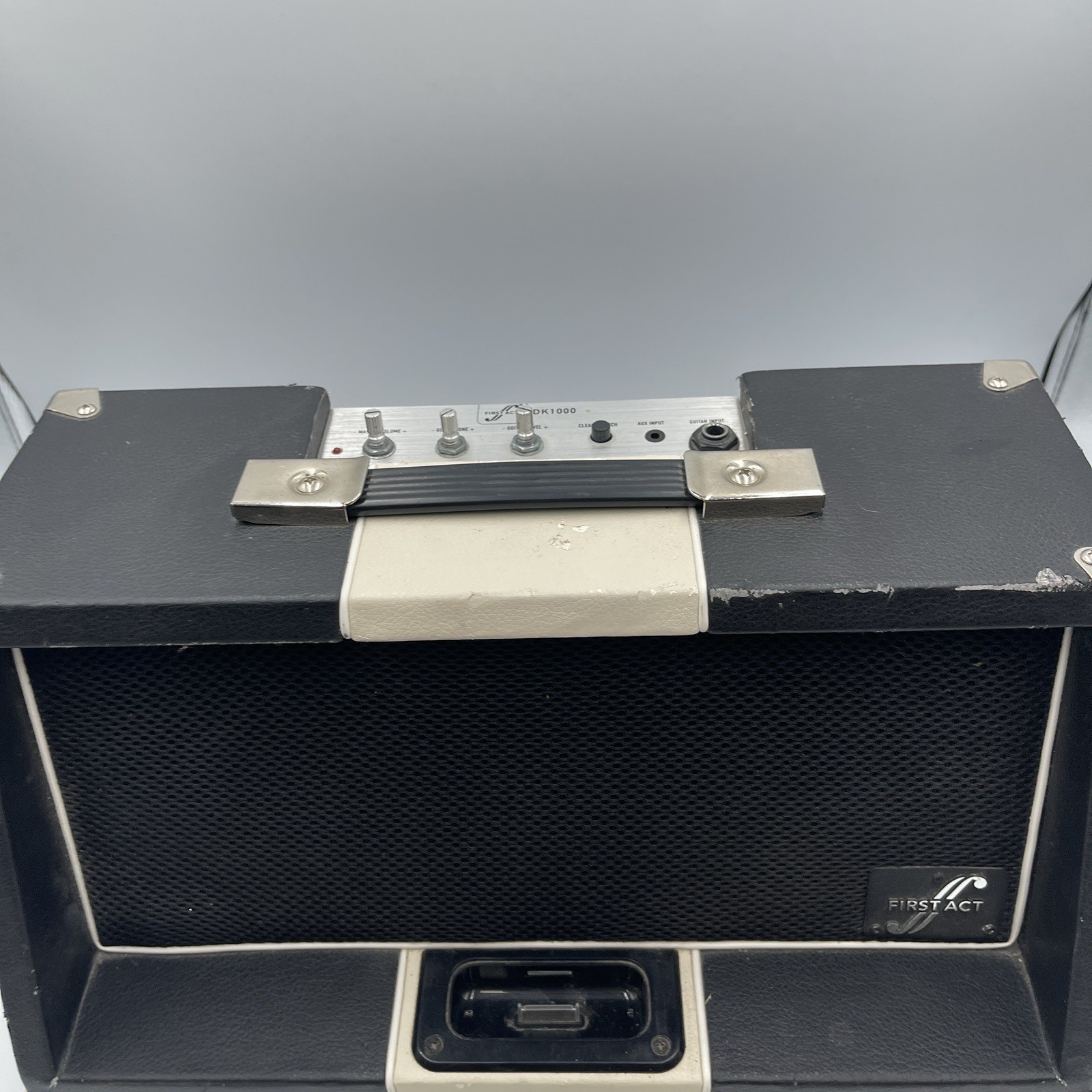 First Act DK 1000 Guitar Amplifier With iPod Docking Station