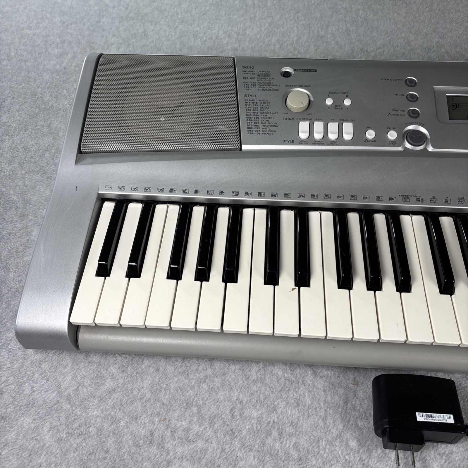 Yamaha YPT-300 61-Key Electronic Keyboard - Tested