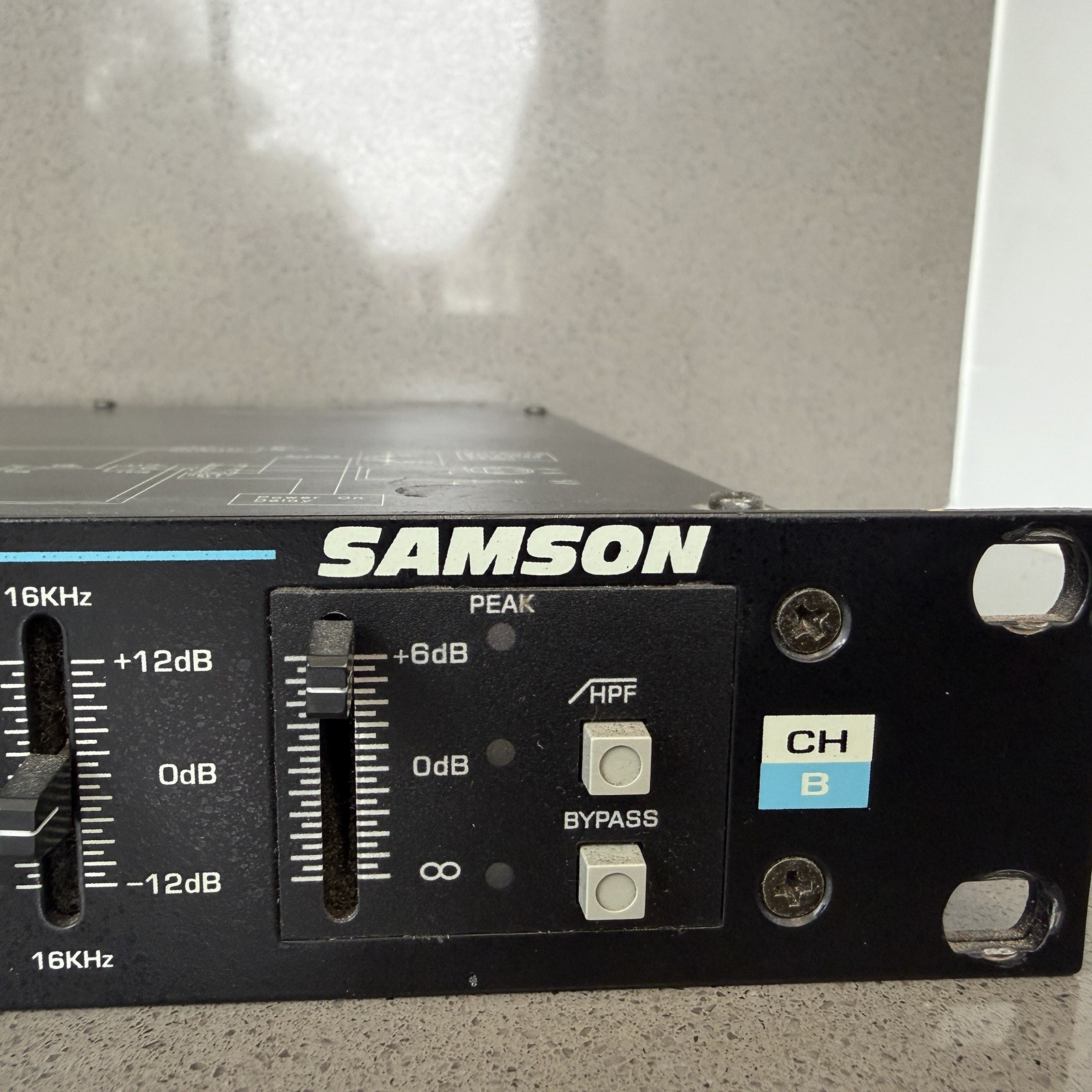 Samson E30i Dual 15 Band Graphic Equalizer Constant Q Rack Mount EQ XLR 1/4”
