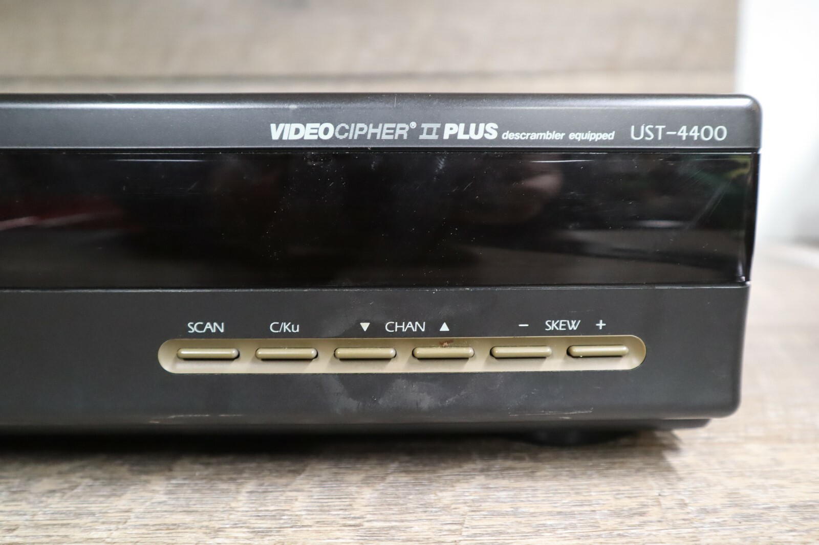 Uniden UST-4400 Video Cipher II Plus Descrambler Equipped