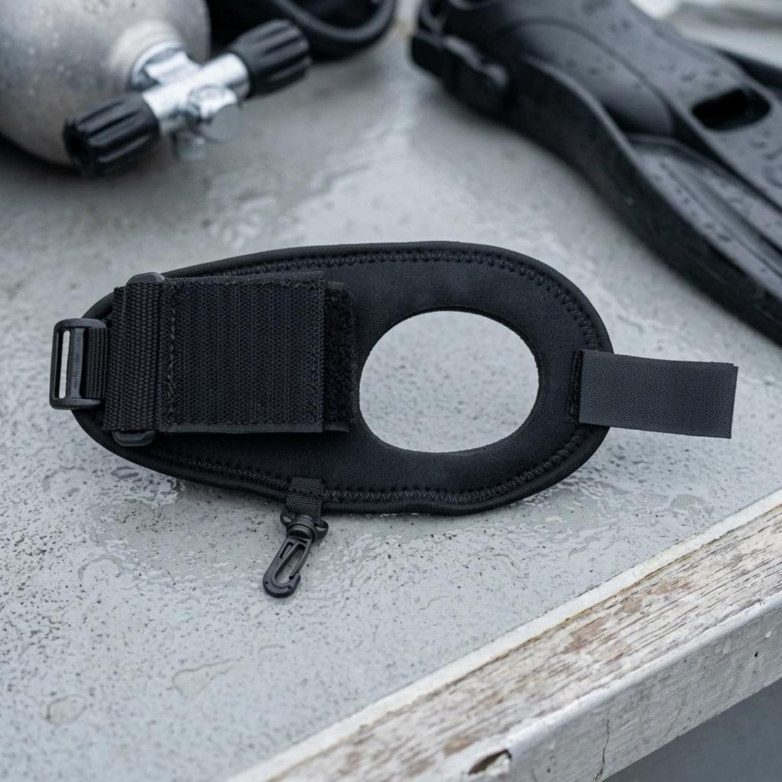 Flashlight Handhold Support Hook-and-Loop Strap Open-Palm