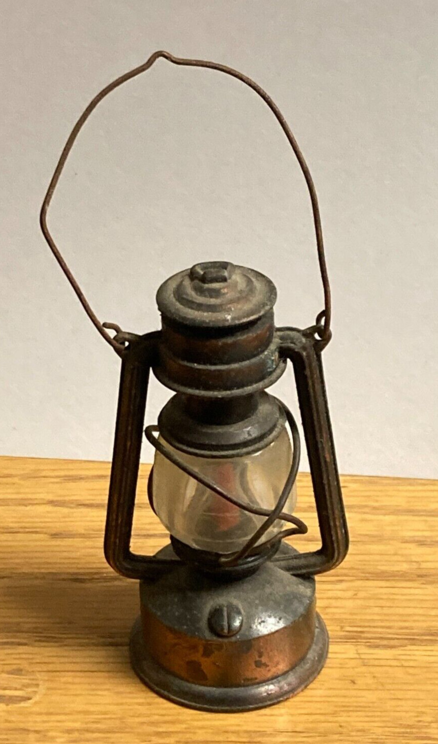 Play/Me Diecast Metal Miniature Lantern Pencil Sharpener Made In Spain