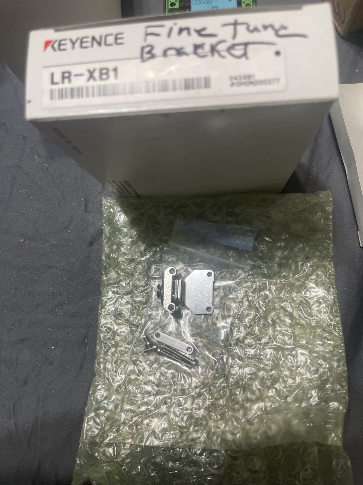 New For Keyence LR-XB1 Compact Laser Sensor Fine-Tuning Mounting Bracket