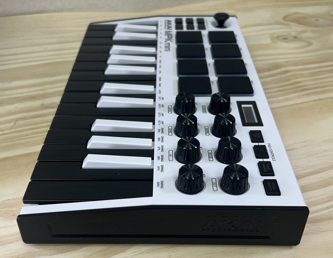 Akai MPK Mini Keyboard and Pad Controller (White) NO CABLES *USED*