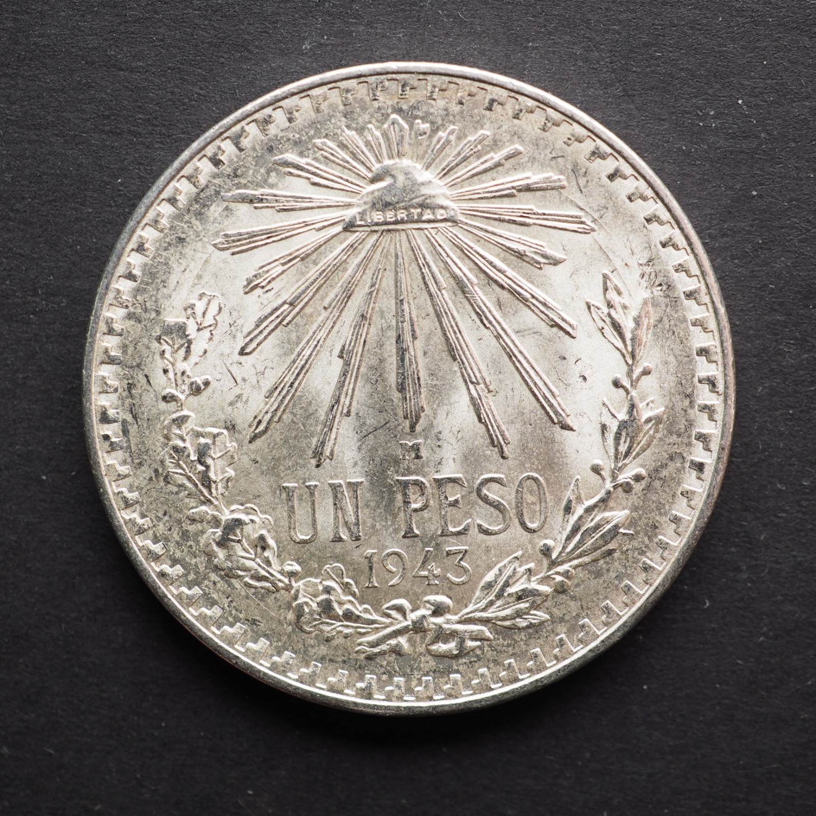 1943 Mexico Un Peso  UNC .720 Silver Coin - ASW: 0.3857oz - FREE SHIPPING! C1803