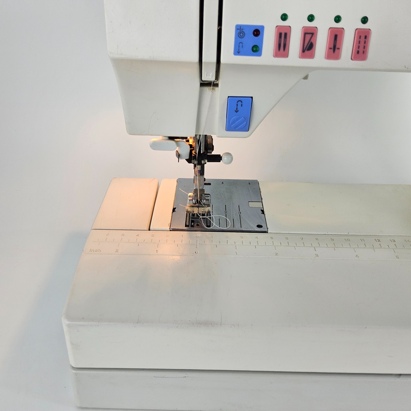 PFAFF Creative 7570 Sewing Embroidery Machine