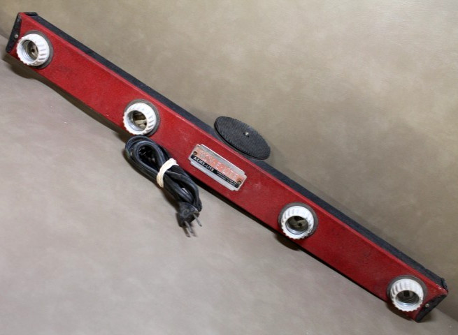 Vintage Acme Lite Mov-E-Lite Model 4 Movie Light 4 Bulb Lighting Bar  26"