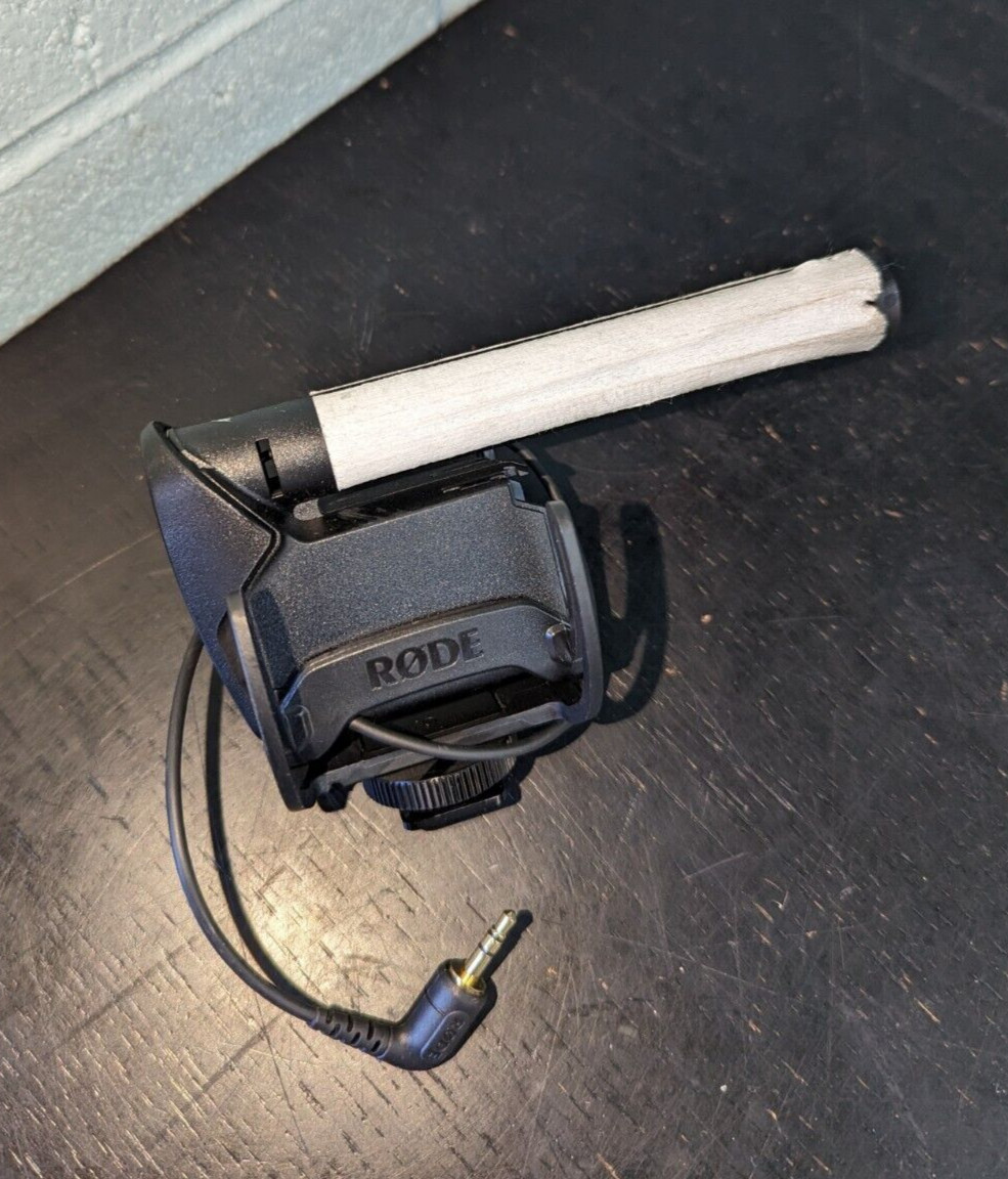RODE VideoMic Pro Camera-Mount Shotgun Microphone, (No Battery), "Read Desc".