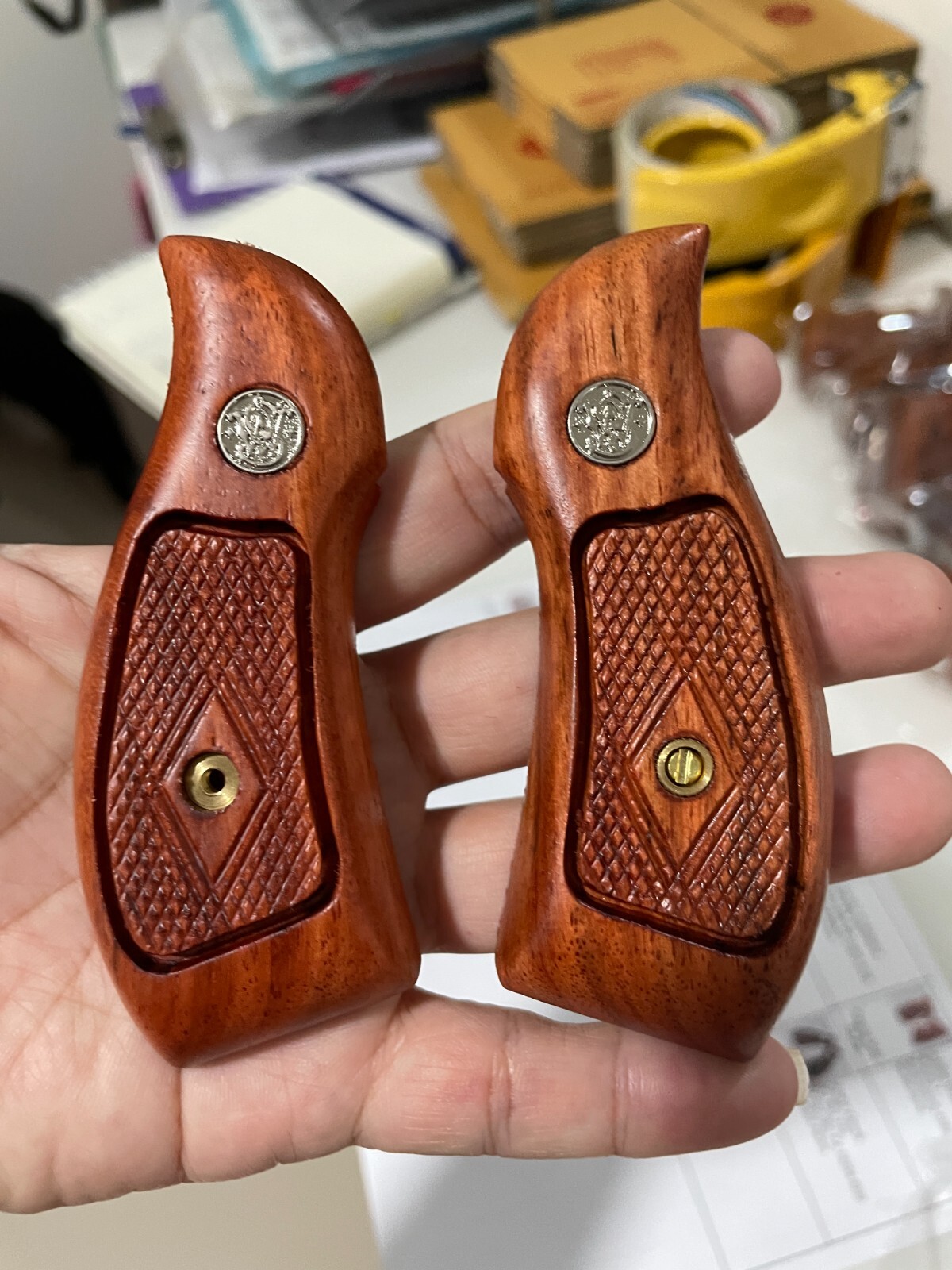 New Beautiful Grip for S&W K/L Frame Round Butt - Classic panel Checker Hardwood