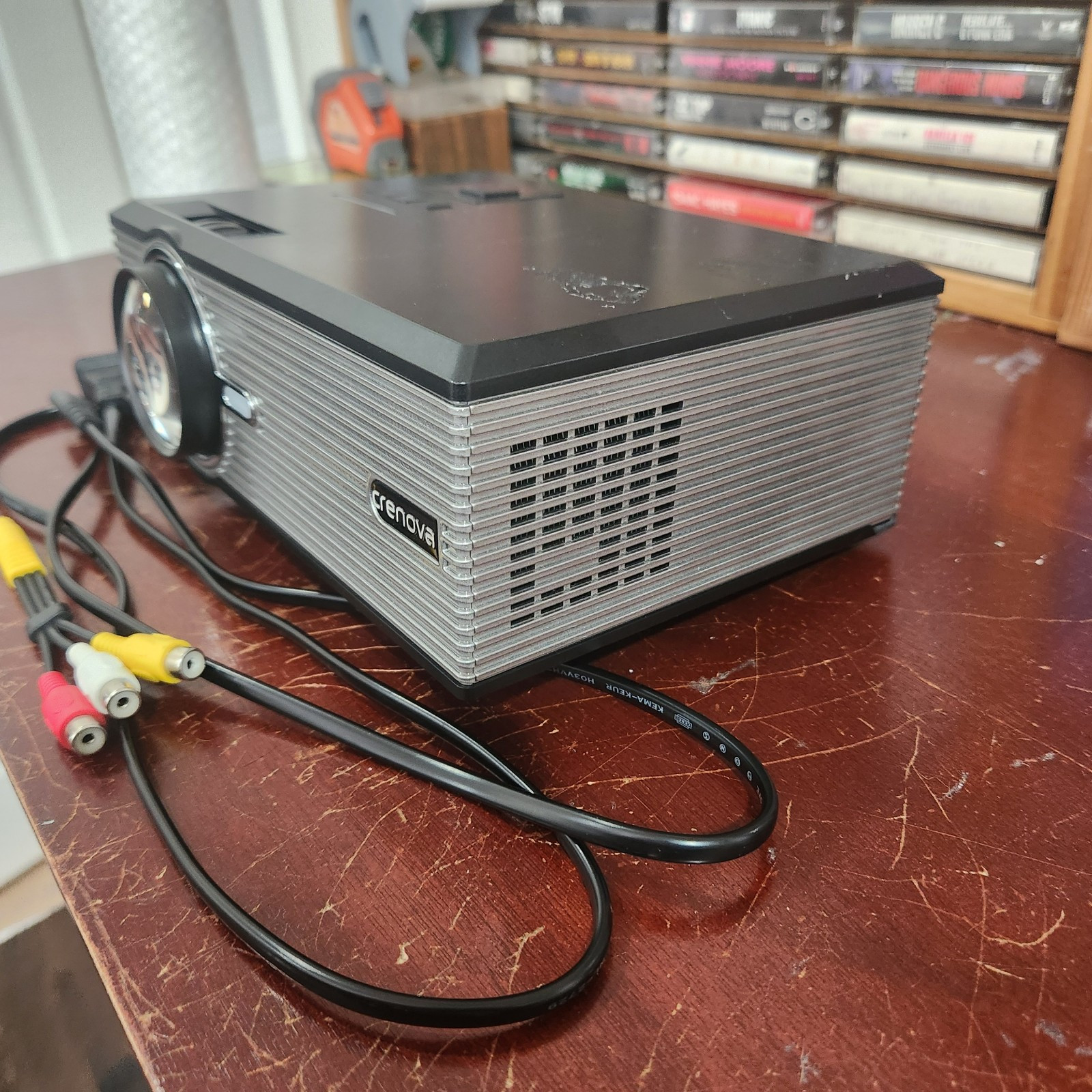 Projector / Crenova Xpe470/ Cables And Remote Tested!