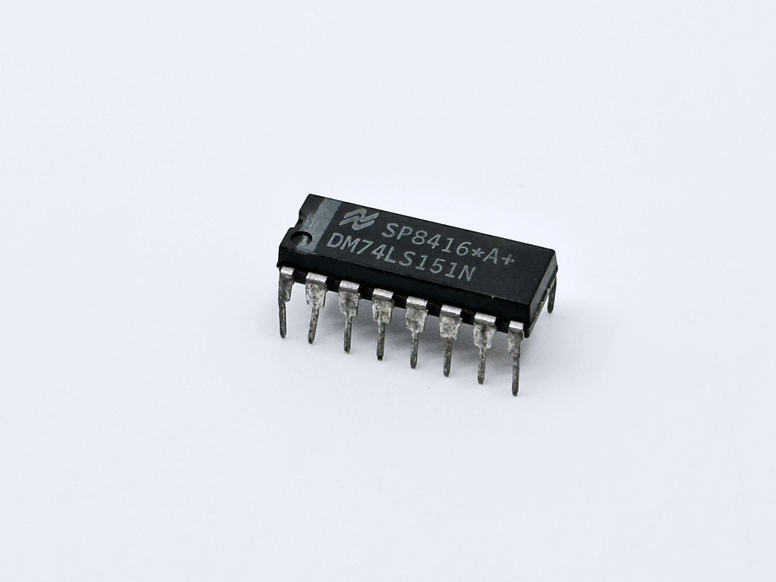 2PCS DM74LS151N NSC 8-to-1 Data Selector Multiplexer IC DIP-16