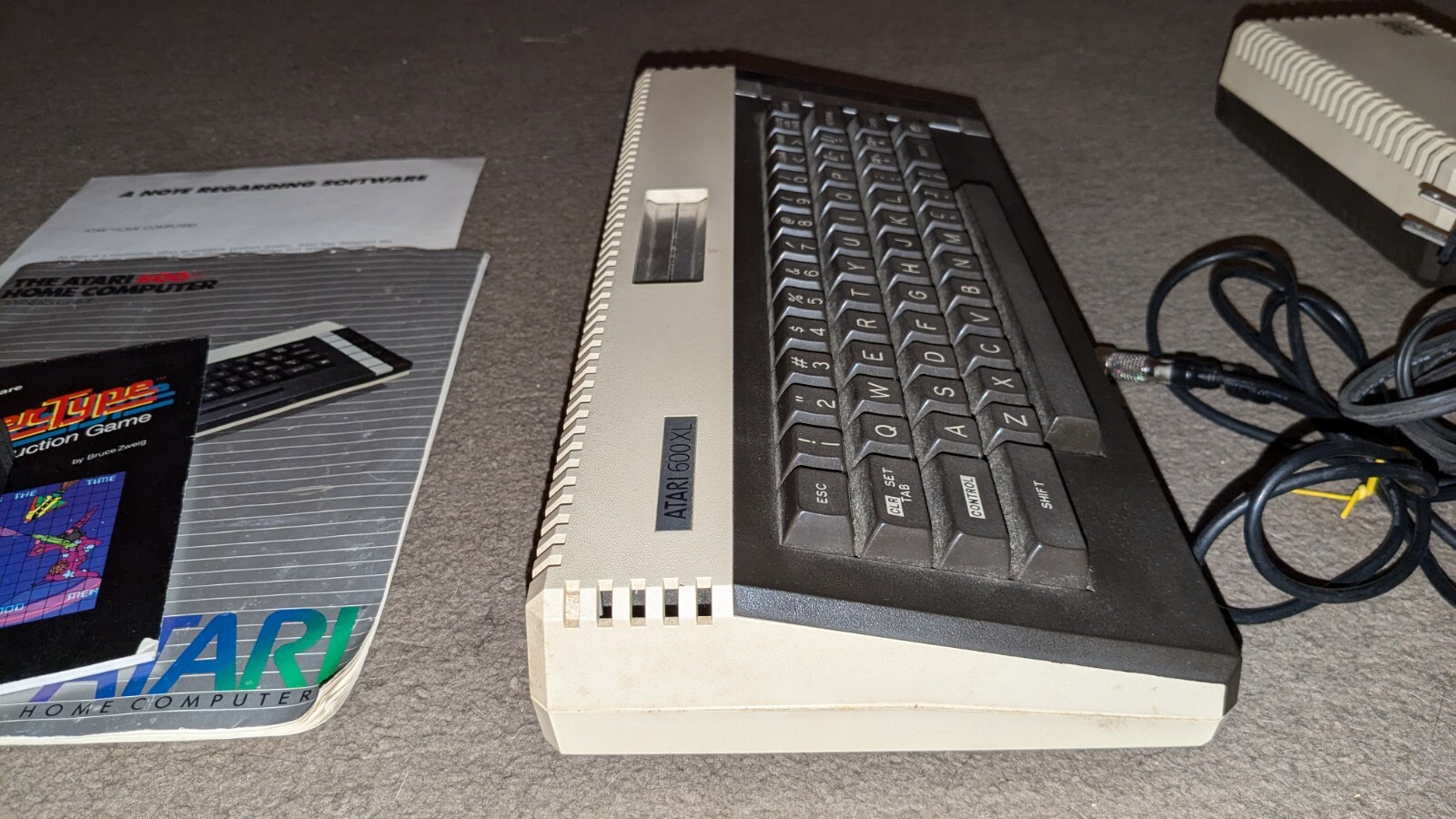 Atari 600XL Home Computer Complete W/ Manual And Hook Ups Game Is Master type