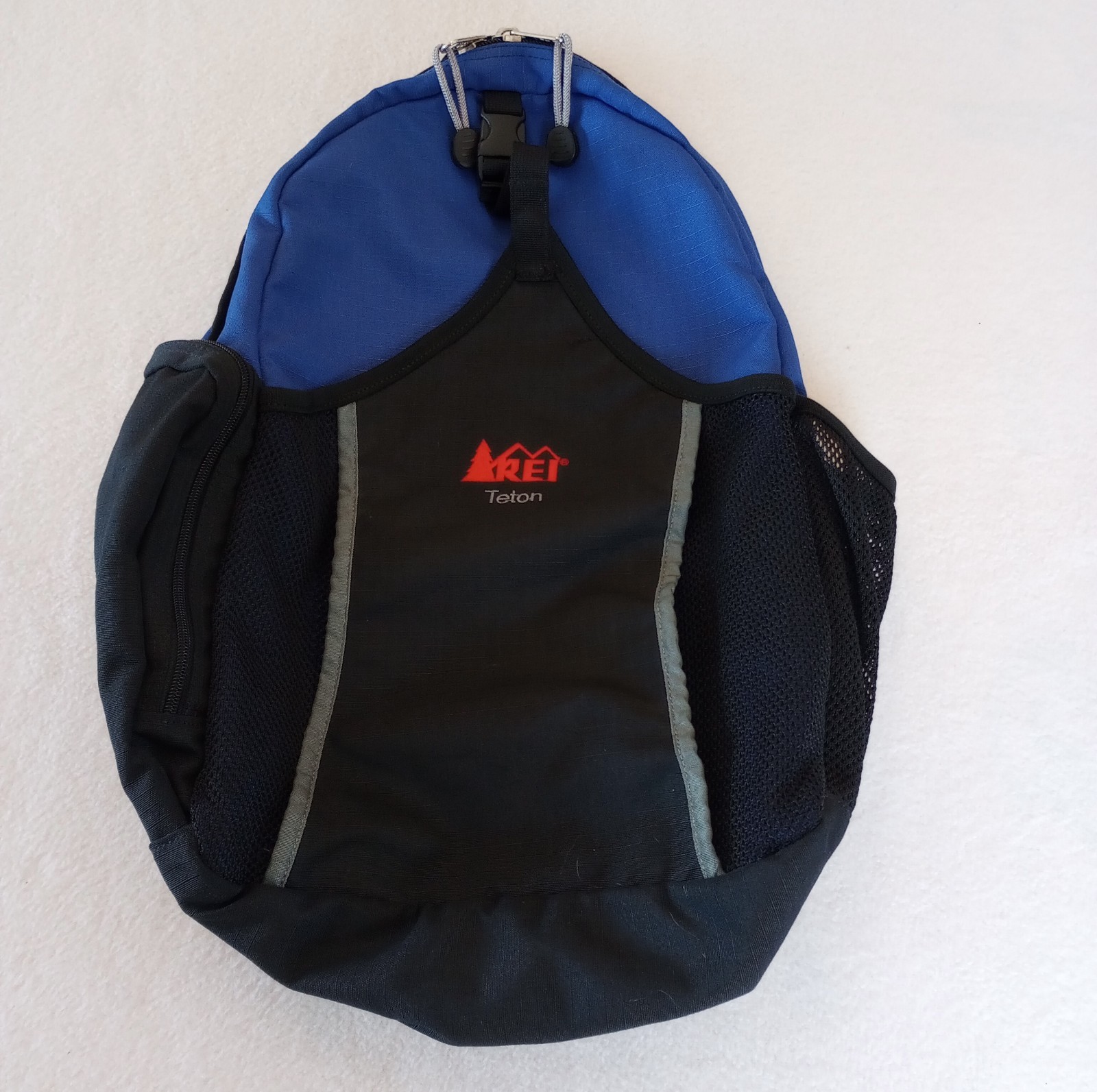 REI Teton Small Backpack, Day pack Hiking Black And Blue, Pockets