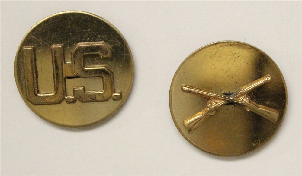 U.S. Army Enlisted Collar Pin set 7869 - "U.S." & Infantry - flat, gilt, c/b