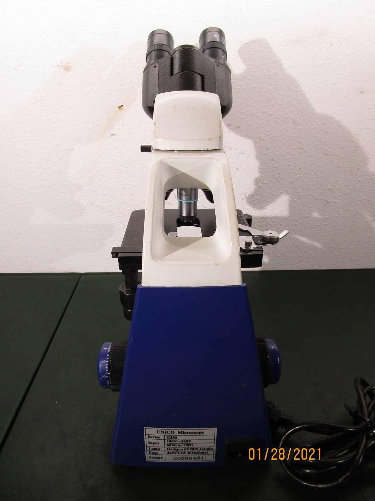 Unico G380 Microscope w Four Objectives
