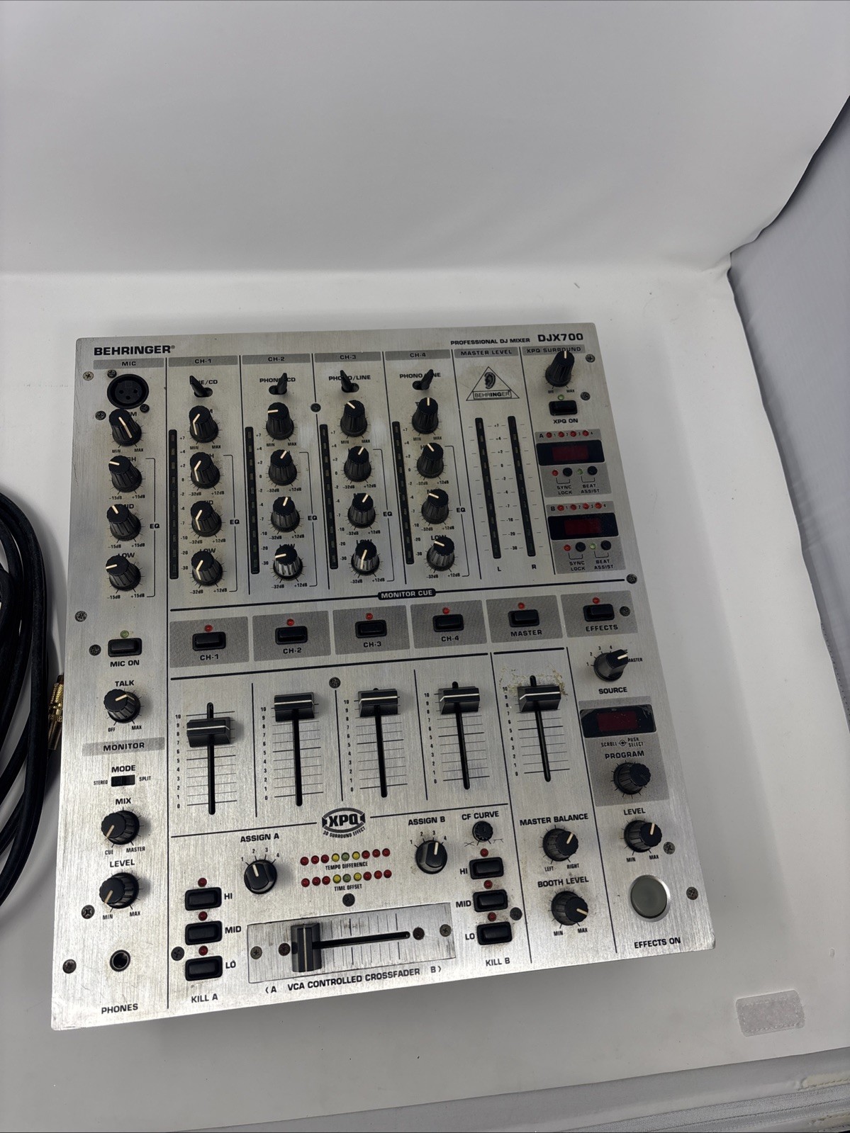 Behringer Professional DJ Mixer DJX700