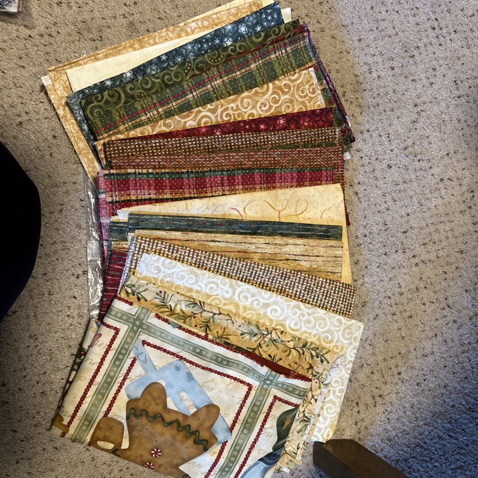 Fabric Lot, Mostly Fat Quarters, Some Small Squares