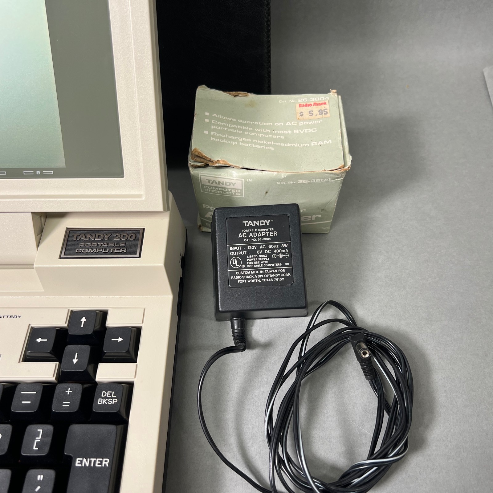Tandy 200 Portable Computer, Power Adapter, Case, Book, Owner's Manuals WORKING