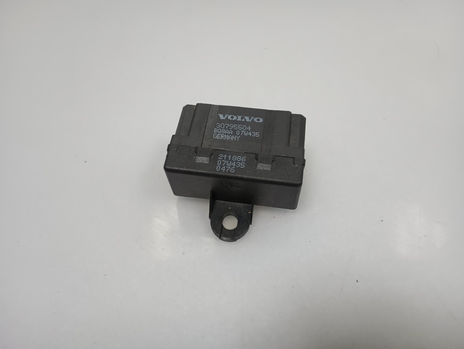 08-16 OEM Volvo S80 V70 XC70 Rear Heated Seat Control 30795504