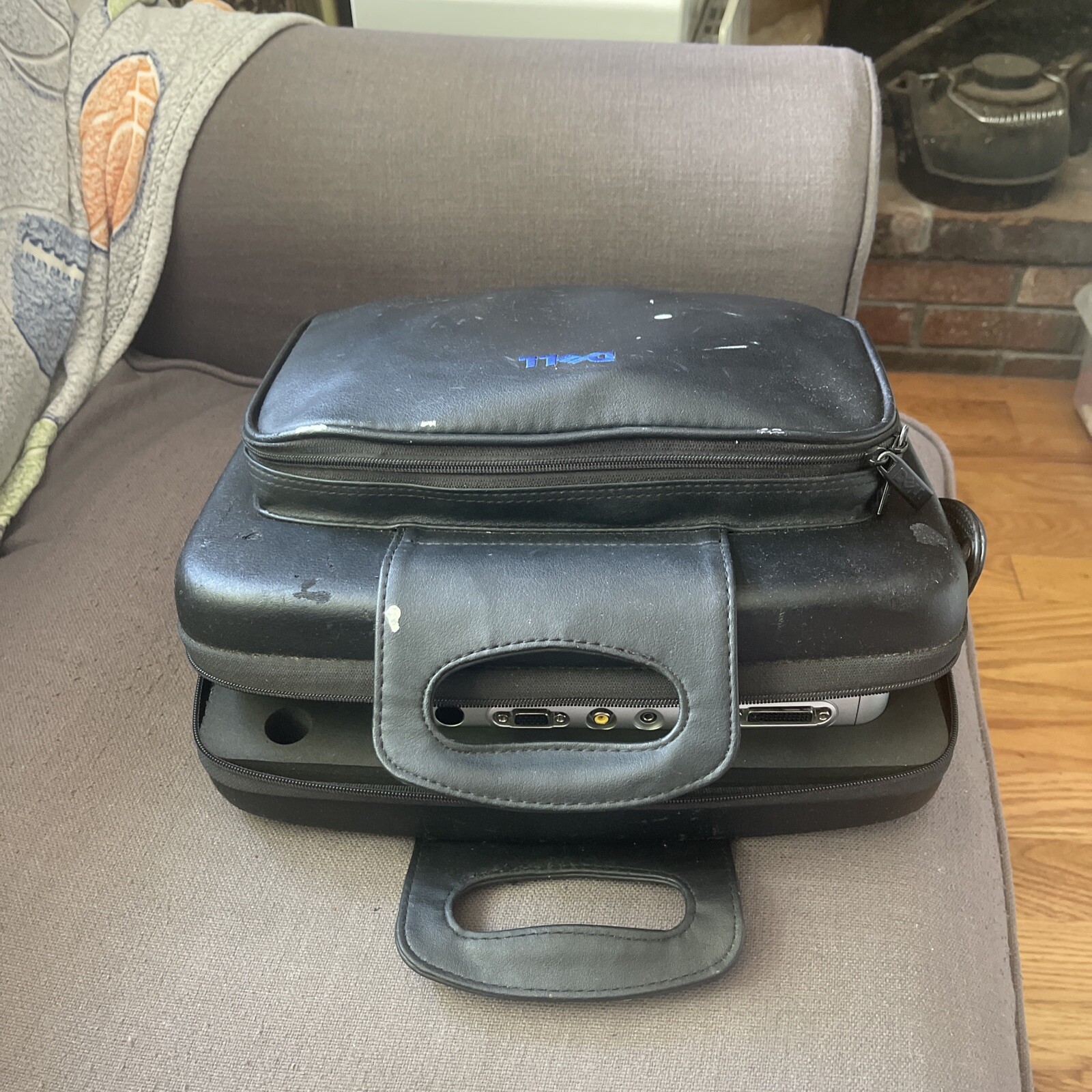 Dell 3200MP DLP Front Projector No Remote in Original Dell Case - Cords Manual