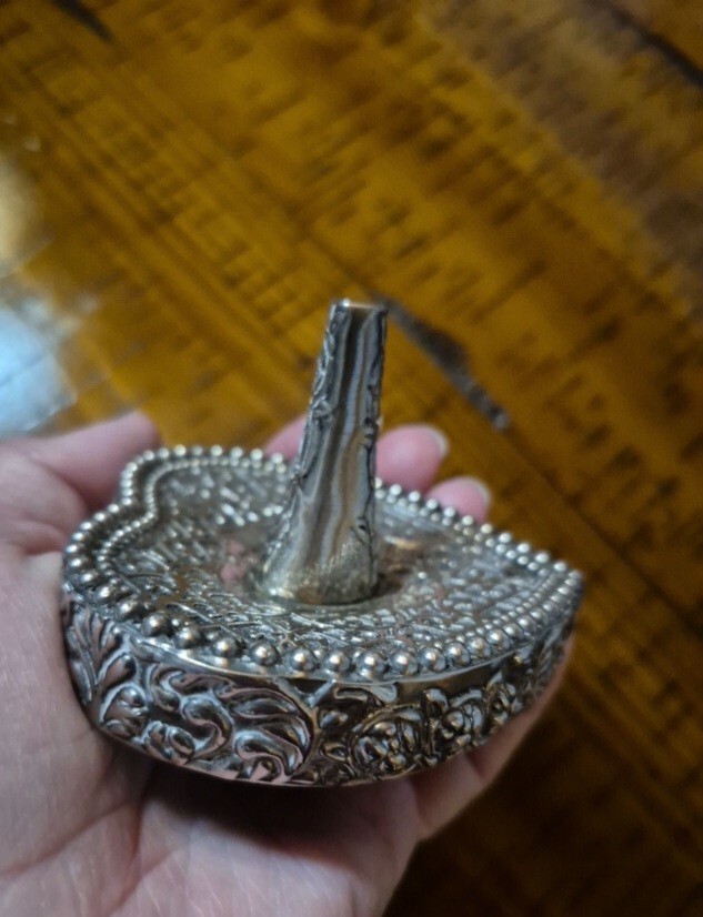 VINTAGE Valentine Heart Ring Holder 3-D effect Roses Silver Plate Jewelry Holder
