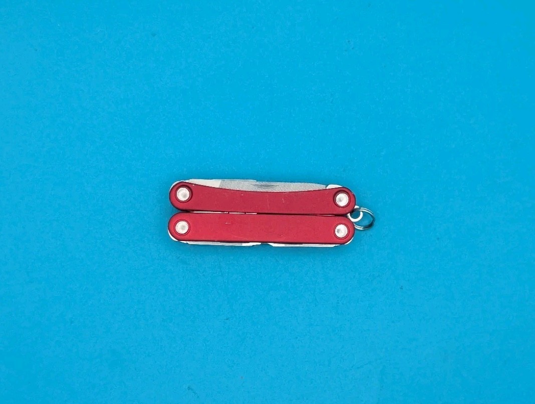 Leatherman SQUIRT PS4 Multi-Tool With Pliers Scissors Knife RED!