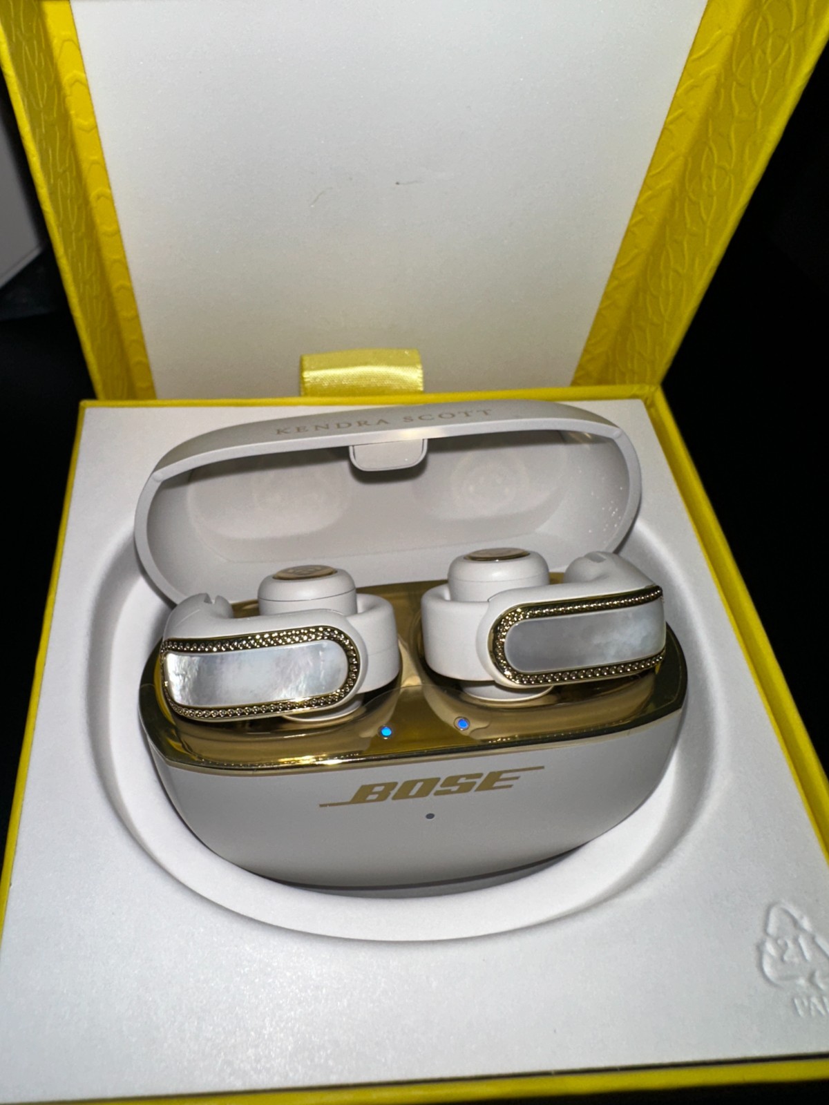 Bose x Kendra Scott Ultra Open Earbuds 900159-0030 - Mother of Pearl