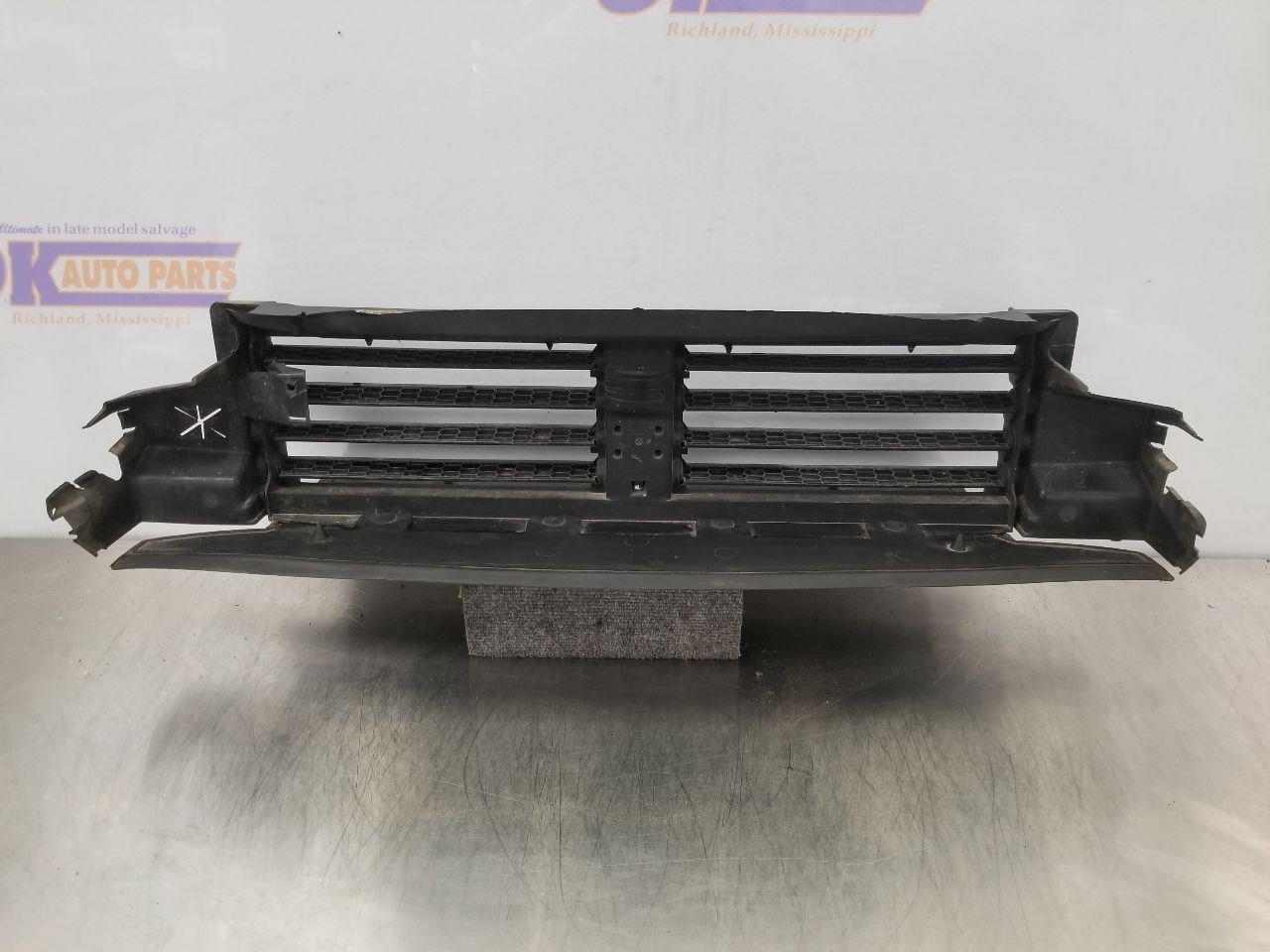 23 JEEP GRAND CHEROKEE LAREDO AIR SHUTTER 3.6L LOWER