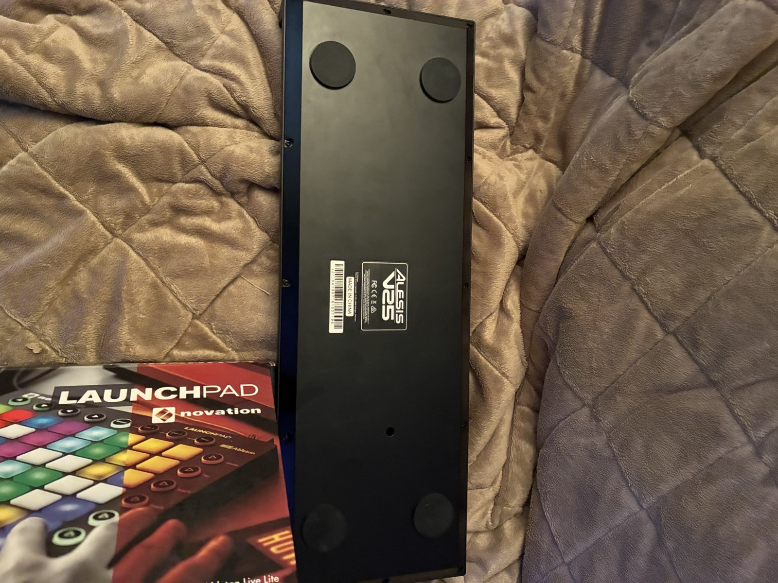 alesis v25 keyboard and launchpad mk2