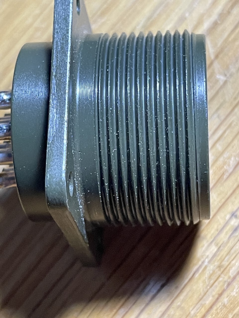 CANNON  circular connector;MS3102A20-27P  14 pins panel mount connector