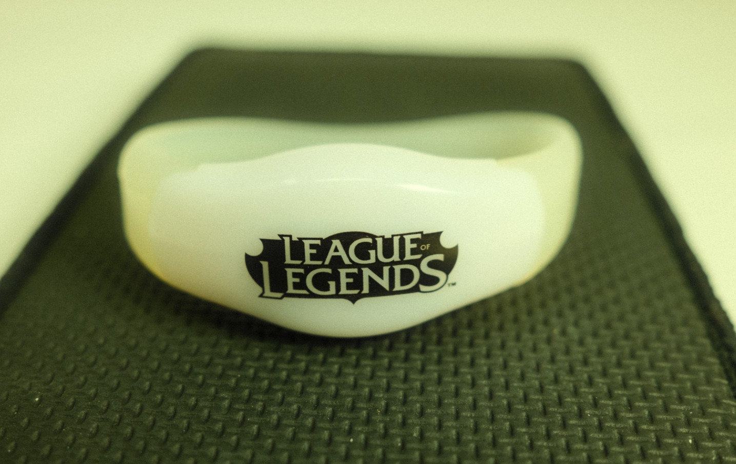 League of Legends LCS Light Up Bracelet Blue Red Riot Games Event Exclusive