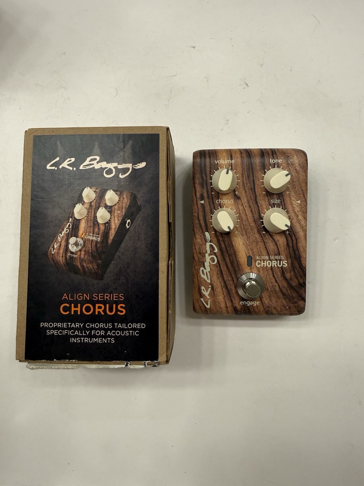 L.R. Baggs Chorus Align Series LR Acoustic Guitar Effect Pedal + Box