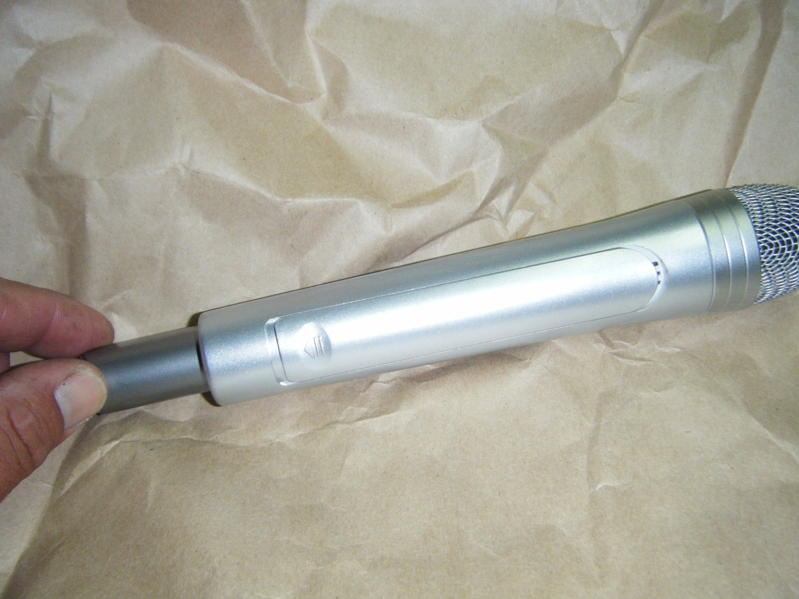 silver 900s wireless microphone